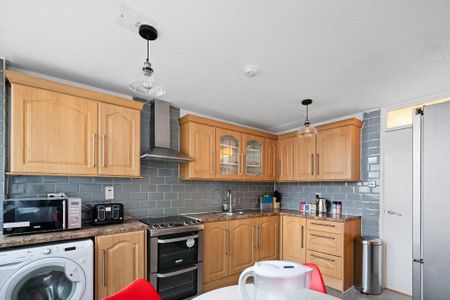 5 bedroom flat to rent - Photo 3