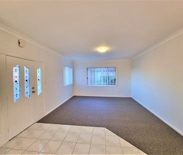 SPACIOUS 3 BEDROOM VILLA IN SOUGHT AFTER LOCATION - Photo 3