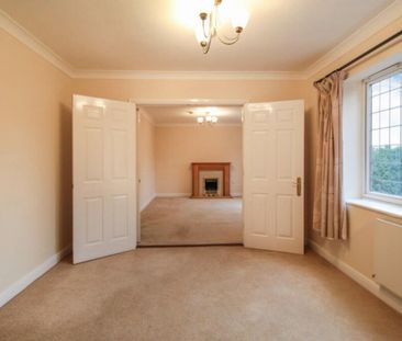 3 Bed Flat, Warwick Road, CV3 - Photo 2