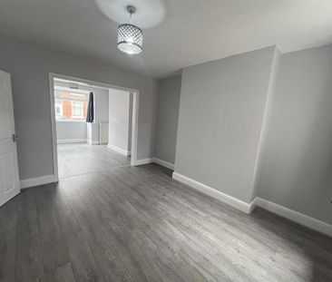 3 bedroom terraced house to rent - Photo 6