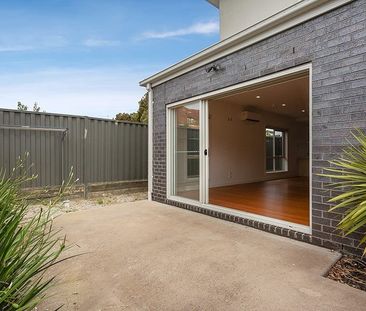 Stunning Two Level Townhouse! - Photo 4