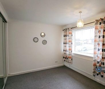 2 bedroom semi-detached house to rent - Photo 3