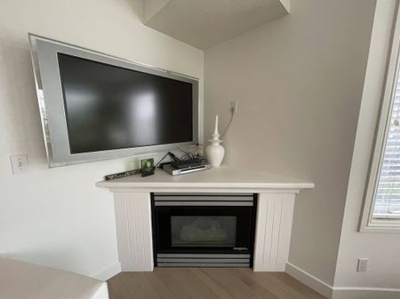 Charming 2 Bedroom Townhouse In Crescent Heights - Photo 4