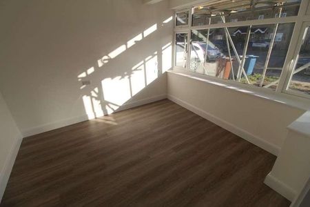 De Havilland Road, Edgware, HA8 - Photo 4