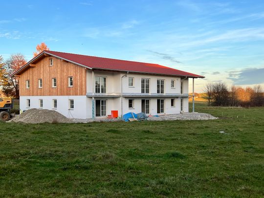 Schicke, barrierefreie 2-ZKB-Neubauwohnung in ruhiger Ortsrandlage mit Aufzug und Südbalkon - Photo 1