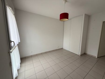 Location Appartement 2 pièces 45m² FLEURY LES AUBRAIS 45400 - Photo 3