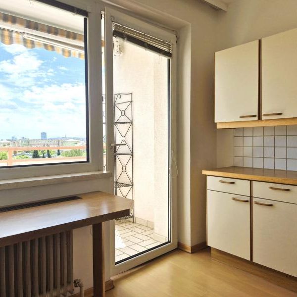 Perfekte Familienwohnung oder 3er WG in Uninähe! 89 m² inkl. Loggia im 8. Stock, teilmöbliert, Parkplätze beim Haus! - Photo 1