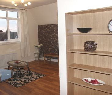 **STYLISH** Spacious, FULLY FURNISHED 1 Bedroom Apartment *Private Parking* Close to City Centre, HOSPITALS & UNIVERSITIES. STUDENTS** - Photo 4