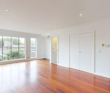 SPACIOUS CITY FRINGE TOWNHOUSE - Photo 1