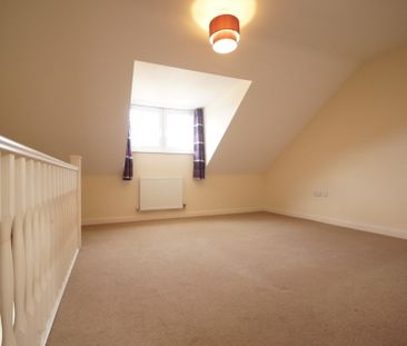 3 bedroom Semi-Detached House to let - Photo 2