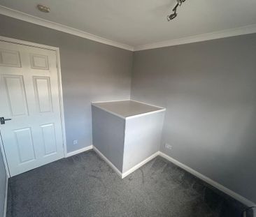 3 bedroom end of terrace house to rent - Photo 5