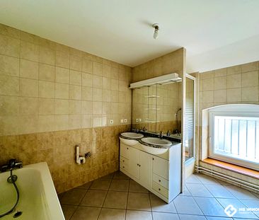 Location Appartement 4 pièces 74m² ROANNE 42300 - Photo 3