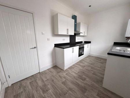 2 bedroom semi-detached house to rent - Photo 5