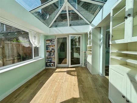 4 bedroom link detached house to rent - Photo 3