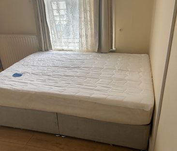 4 Bed Semi-Detached House, Thornford Road, SE13 - Photo 4