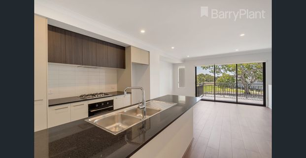 3 Bedroom Comfortable & Family Living - Photo 1