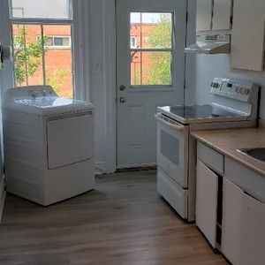 3 1/2 Métro Pie IX/Stationnement privé disponible - Photo 2