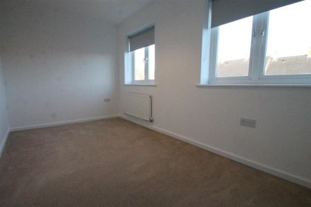 2 bedroom end of terrace house to rent - Photo 3