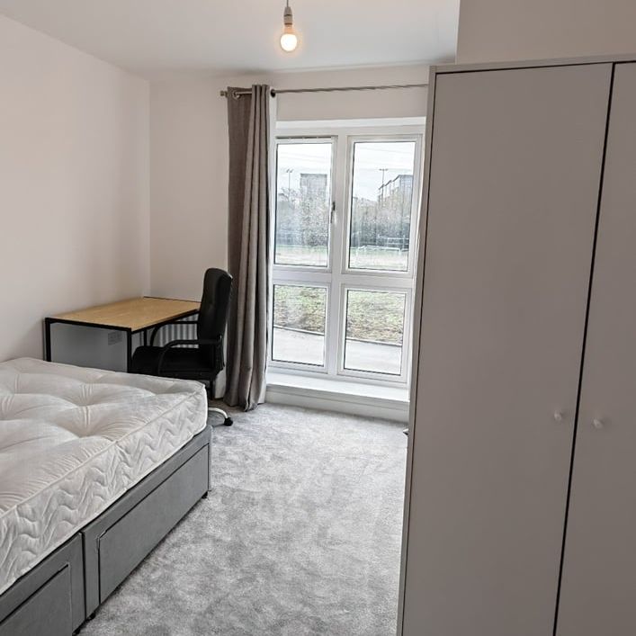 Room in a Shared House, Golledge Crescent, BS34 - Photo 1