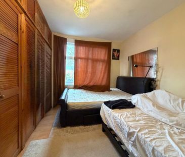 4 bedroom terraced house to rent - Photo 5