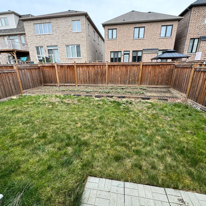 For Lease - 30 Buttonleaf Crescent, Whitchurch-Stouffville, Ontario - Photo 1