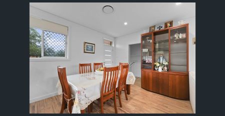 Stunning Recently Renovated 3-Bedroom Family Home - Photo 2