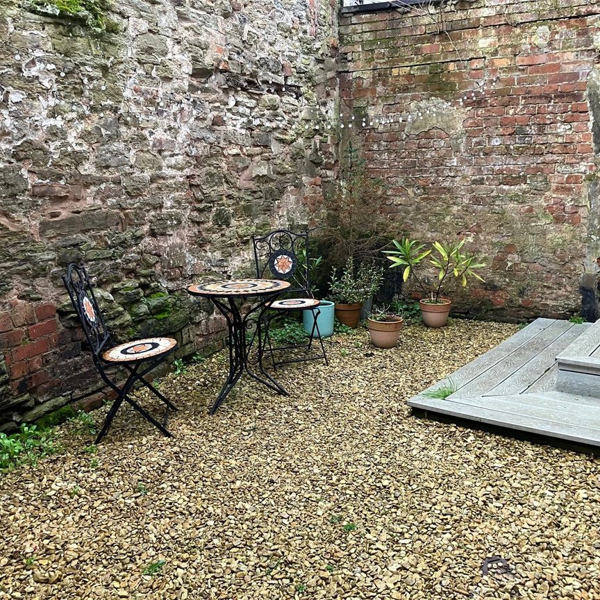Flat 1, Market Street - Photo 1