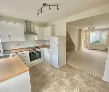 2 bedroom terraced house to rent - Photo 2