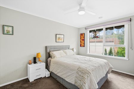 2/121 Locksley Road, Ivanhoe VIC 3079 - Photo 3