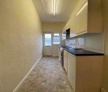 1 bedroom Flat To Let - Photo 2