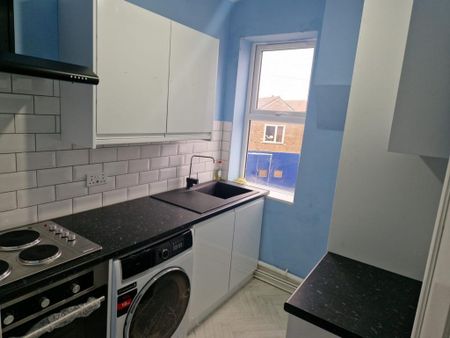 1 bedroom flat to rent - Photo 3