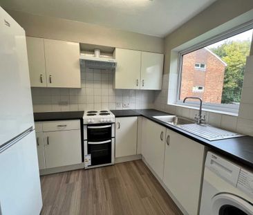 2 bed Flat for rent - Photo 2
