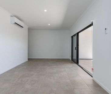 Brand new, beautifully designed townhouse! - Photo 1