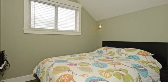 Vancouver Grandview 2 Bedrooms Suite for Rent - Photo 2