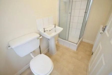 7 Bed End Terrace, Clifton Boulevard, NG7 - Photo 5