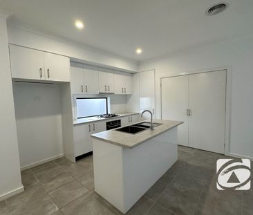 COMFORTABLE LIVING IN A CONVENIENT LOCATION - Photo 4