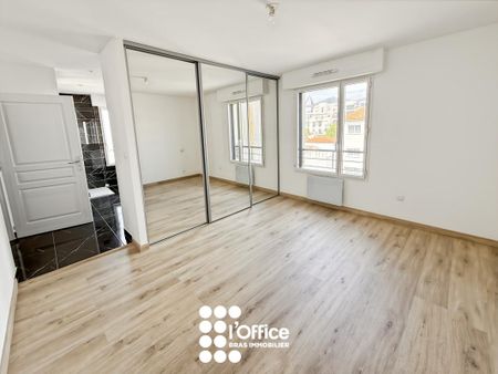 Location Appartement 4 pièces 125m² LES SABLES D OLONNE 85100 - Photo 2