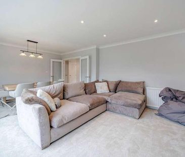 Conifers, Weybridge, Surrey, KT13 - Photo 1