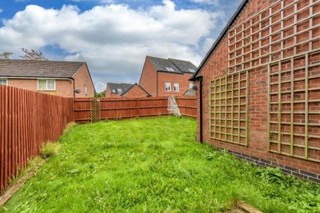 4 bedroom detached house to rent - Photo 2