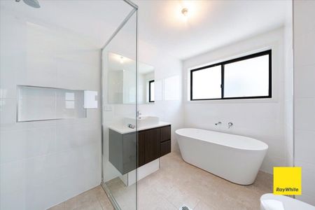 A near new freestanding and modern house ready to move in - Photo 5