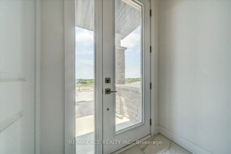 Condo Townhouse For Lease | E9033646 - Photo 5