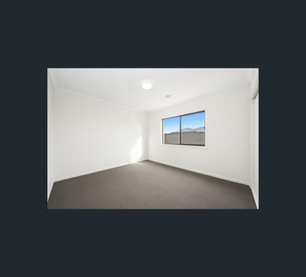 12 Limetree Way, Lake Gardens, Vic 3355 - Photo 1