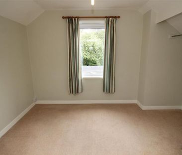 5 bedroom detached house to rent - Photo 2