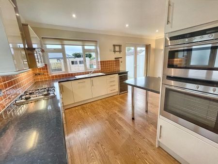 3 bedroom detached house to rent - Photo 5