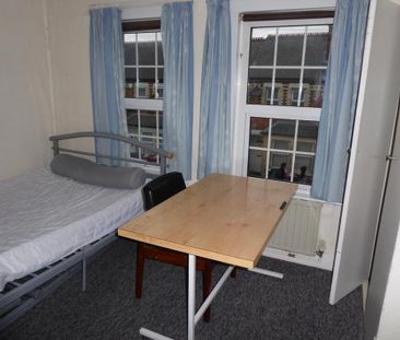 4 bedroom terraced house to rent - Photo 6