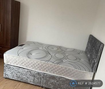 1 bedroom in a house share to rent - Photo 2