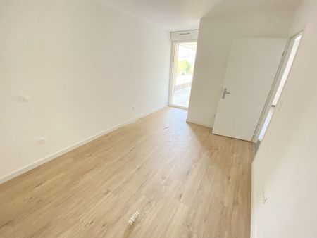 Location Appartement 3 pièces 69m² - Photo 3