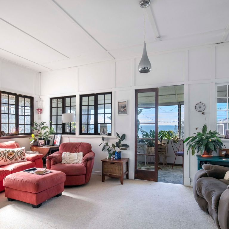 Charming 2-Bedroom Unit - Photo 1