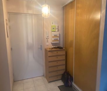 Location Appartement 3 pièces 74m² - Photo 2