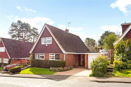 A spacious family home with a flexible layout, open plan living space, situated within one mile of Marlow high street. - Photo 3